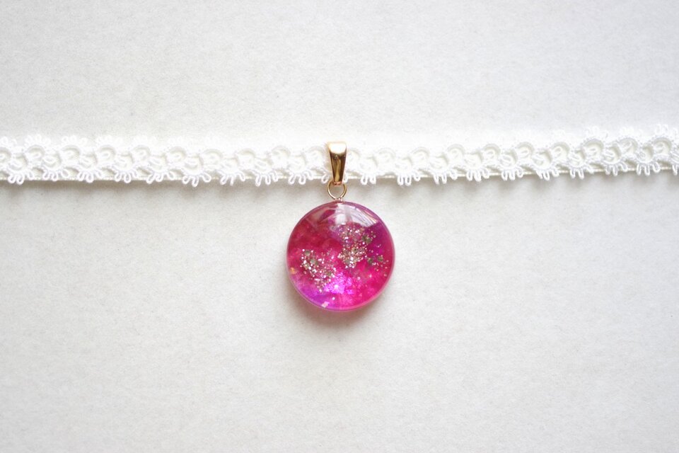 受注製作】レジンアート ラウンドモチーフとタティングレースとサテン