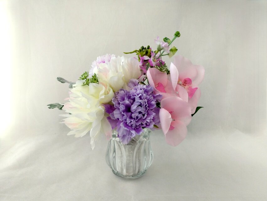 仏花、お供え花、ピンク胡蝶蘭アレンジ　初盆　法事 お供え 仏花【アーティフィシャルフラワー】薄ピンク胡蝶蘭 | iichi