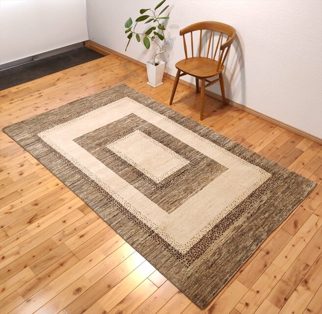 夏は涼しく冬は暖かい天然ラグ 無染めのウール ガゼニラハット