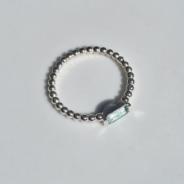 グリーン ベリル 3×6.5 0.35ct オクタゴンカット 上弦の月の石座