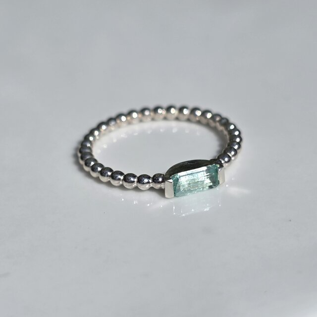 グリーン ベリル 3×6.5 0.35ct オクタゴンカット 上弦の月の石座