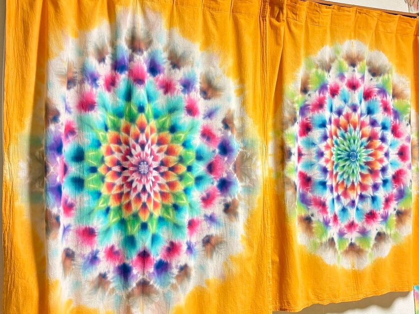 タイダイ カーテン 美しい幻想的な大曼荼羅 オレンジ A HD25-51a