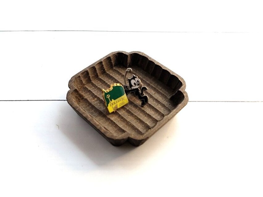 小さな入隅我谷盆 栗渋染め | iichi 日々の暮らしを心地よくする