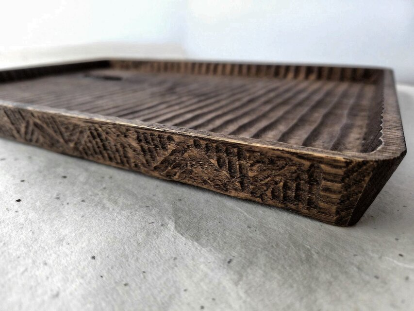 大きめの我谷盆 栗渋染め 側面飾彫り | iichi 日々の暮らしを心地よく