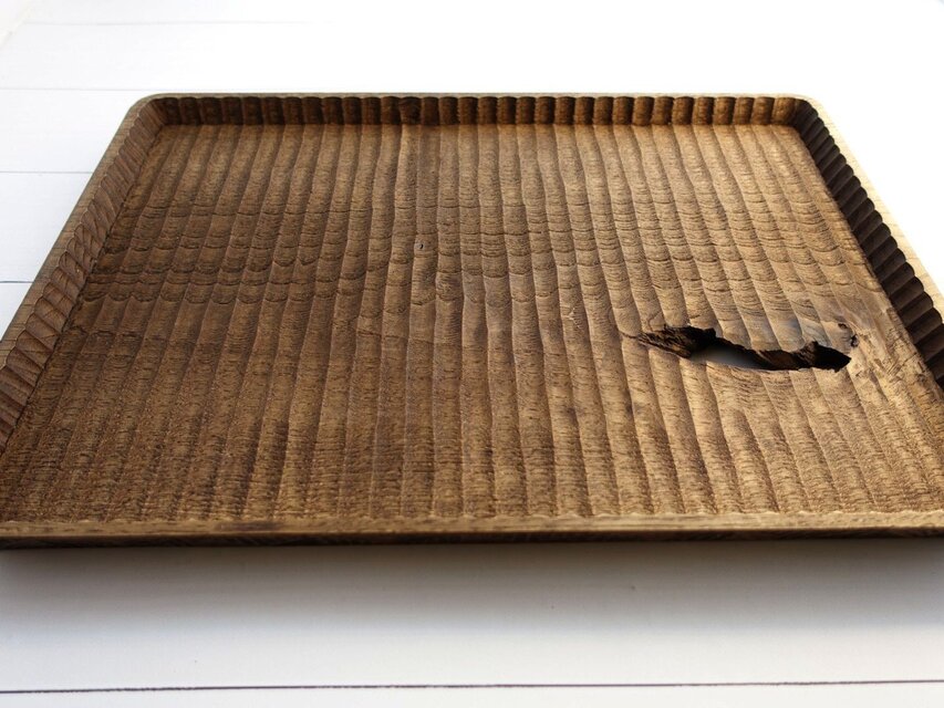 大きめの我谷盆 栗渋染め 側面飾彫り | iichi 日々の暮らしを心地よく