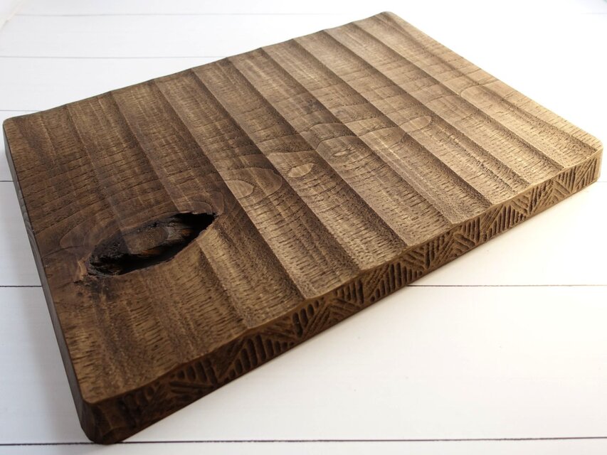 大きめの我谷盆 栗渋染め 側面飾彫り | iichi 日々の暮らしを心地よく