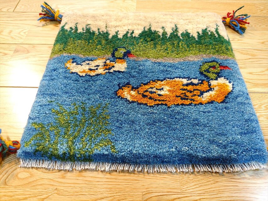 ペルシャ ギャッベ ミニマット ラグ 横43x39cm 風景 池で泳ぐカモ