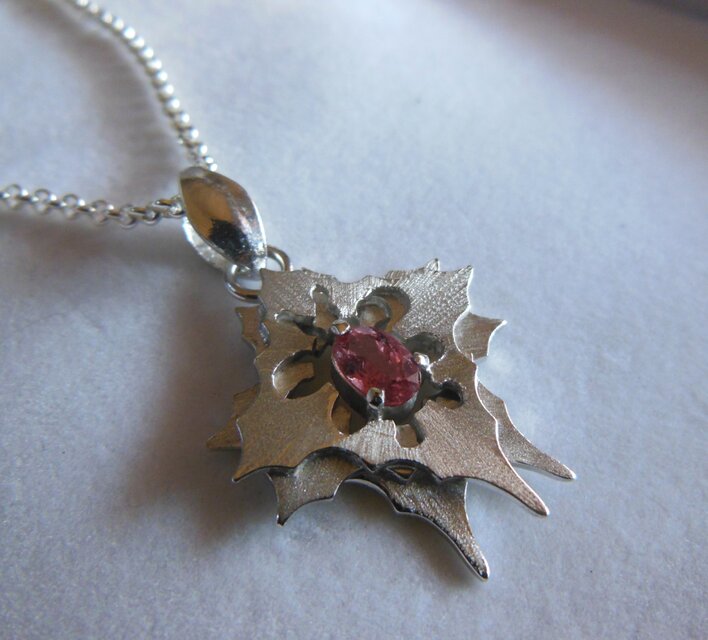 ピンクサファイア ペンダント | iichi 日々の暮らしを心地よくする