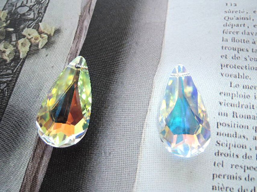 1427） オーストリア製クリスタルガラス✨14KGFスパークルフックピアス