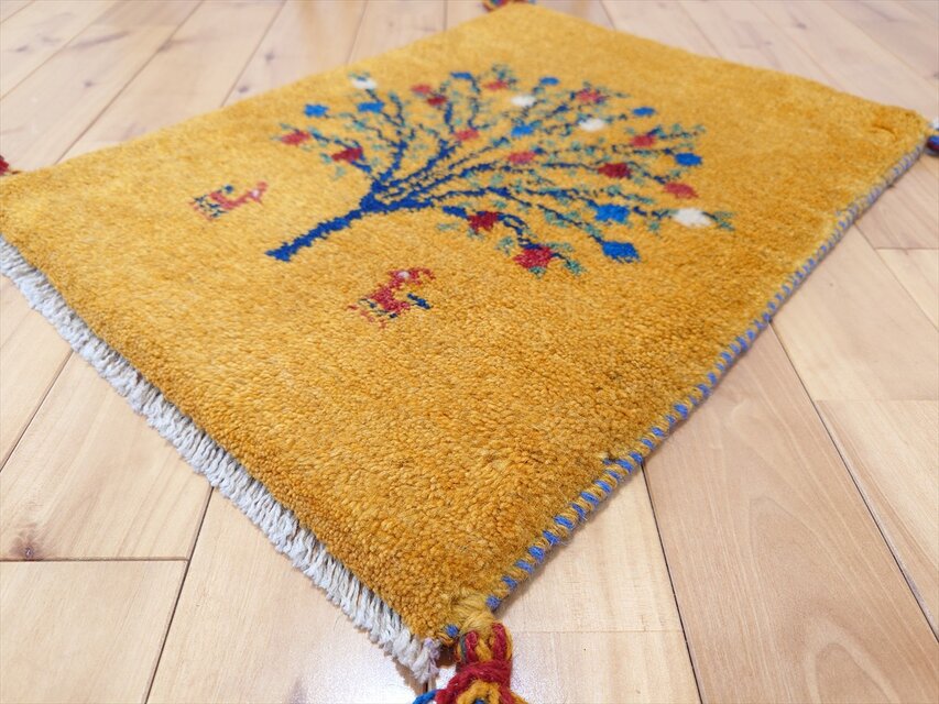 ペルシャ ギャッベ 玄関マット小 55.5x41cm 黄金色 ザクロの木 ヤギ 羊