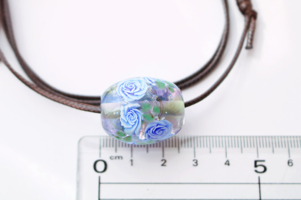 ブルーローズのとんぼ玉（ガラス玉）水色×紫／泡入り | iichi 日々の