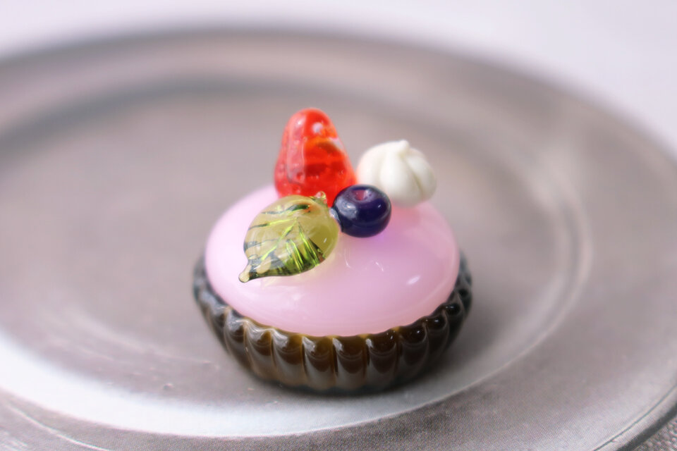 ガラスのミニチュアベリータルト☆ガラスのミニチュア洋菓子店