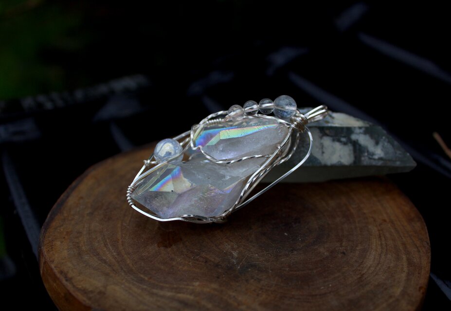 エンジェルオーラクォーツ 喜びと楽観主義の魔法 ユニコーンの