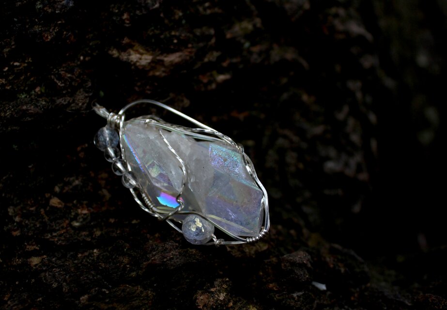 エンジェルオーラクォーツ 喜びと楽観主義の魔法 ユニコーンの