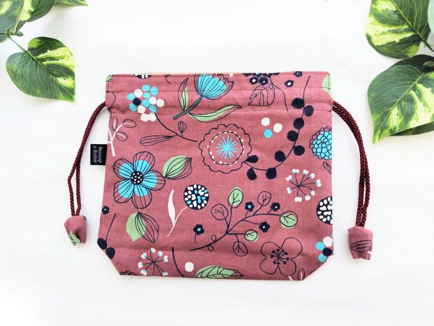 北欧の花 巾着袋(赤紫) | iichi 日々の暮らしを心地よくする