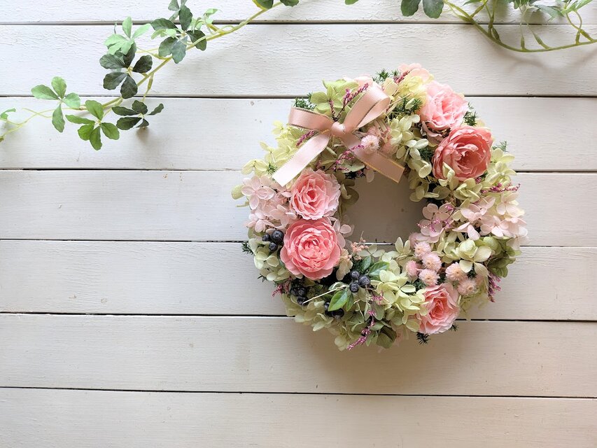 オールドローズとピンクの小花のプリザーブドフラワーリース[p20261012