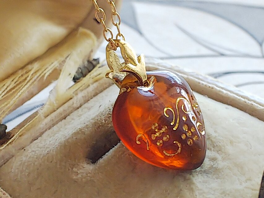 ヴィンテージ 琥珀ブラウン・風と花のHeart ネックレス | iichi 日々の 