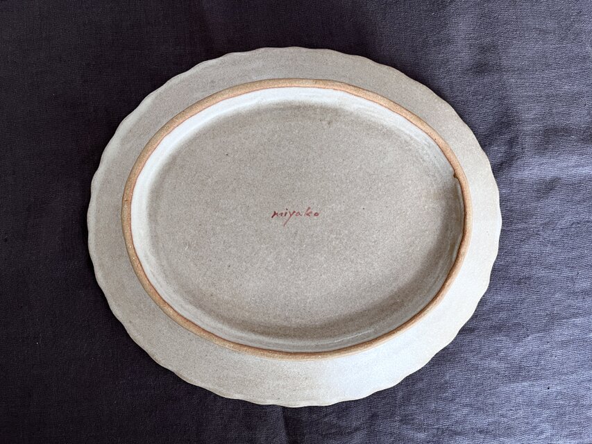 星集め ― 野うさぎの楕円皿（手びねり・一点物） | iichi 日々の暮らし