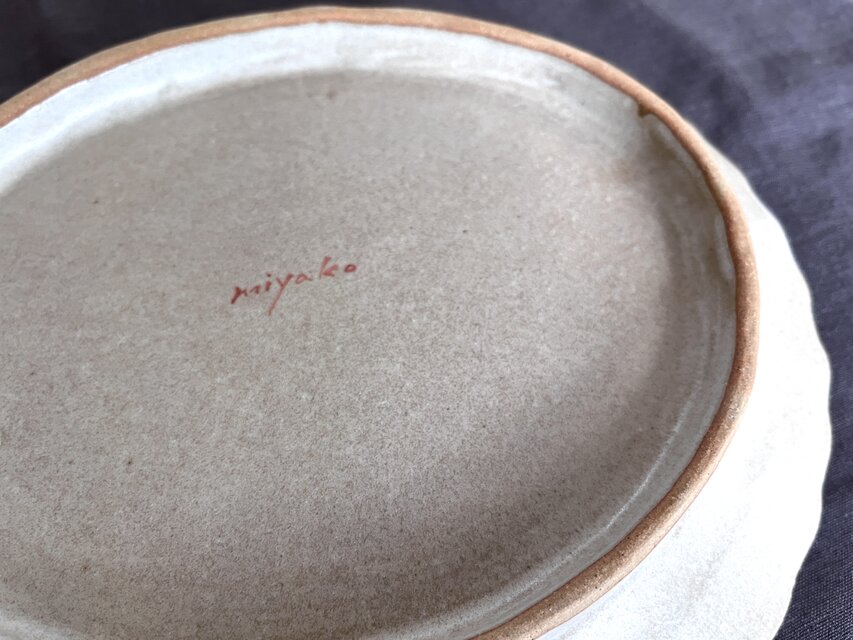 星集め ― 野うさぎの楕円皿（手びねり・一点物） | iichi 日々の暮らし