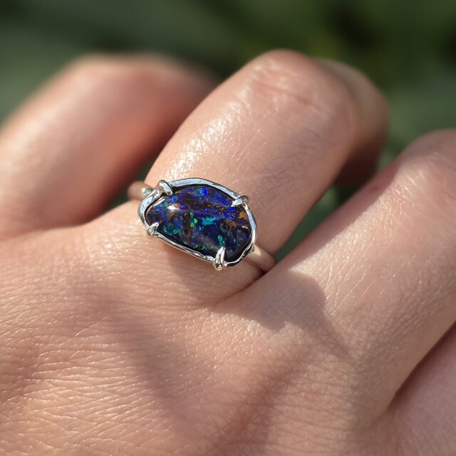 ボルダーオパール　シルバーリング　ブラックスピネル18個付き ボルダーオパール 2.58ct ツメ留め 愛しい鉱物 シルバーSV925リング