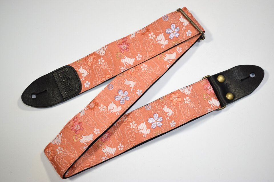 うさぎと桜 帆布ギターストラップ（サーモンピンク）京都金襴 | iichi