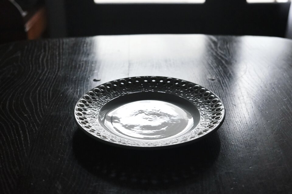 美品　クレイユモントロー　平皿　レリーフ　フランスアンティーク　① Creil & Montereau クレイユモントロー クレイユエモントロー 平皿
