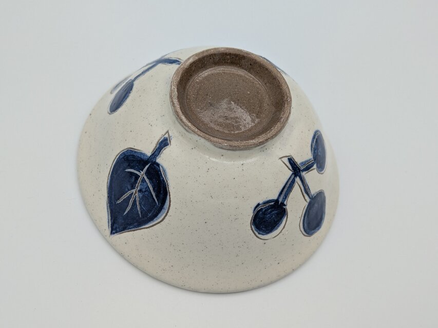 Temoto】お花のお茶碗｜手描き藍色の器（12.5x5.5cm） | iichi 日々の
