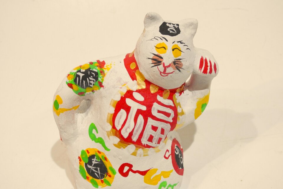 招き猫土人形（イビイnoriaki) | iichi 日々の暮らしを心地よくする