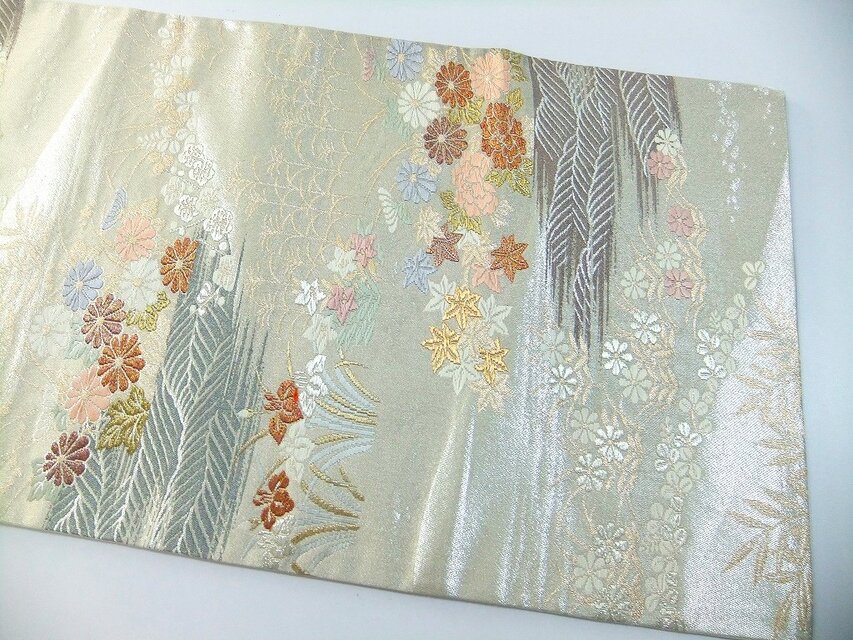 花と蝶の刺繍タッセル付きテーブルセンター200cm シルバー(正絹袋帯リメイク) 16)2444】約30.5×65cm/小花文様/テーブルセンター/和風/帯リメイク