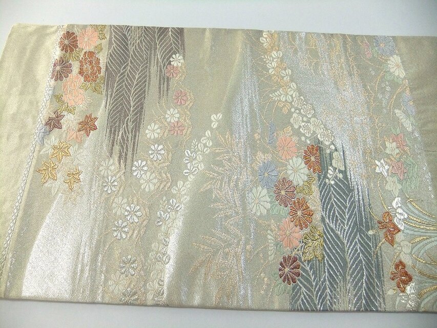 テーブルランナー　吉祥鳳凰　帯リメイク 豪華刺繍の袋帯で作った正絹テーブルランナー 帯リメイク1667 テーブル