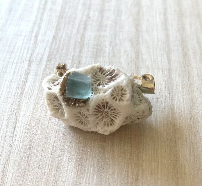 To the Calm Sea 海の贈り物☆アクアマリン原石のブローチ | iichi