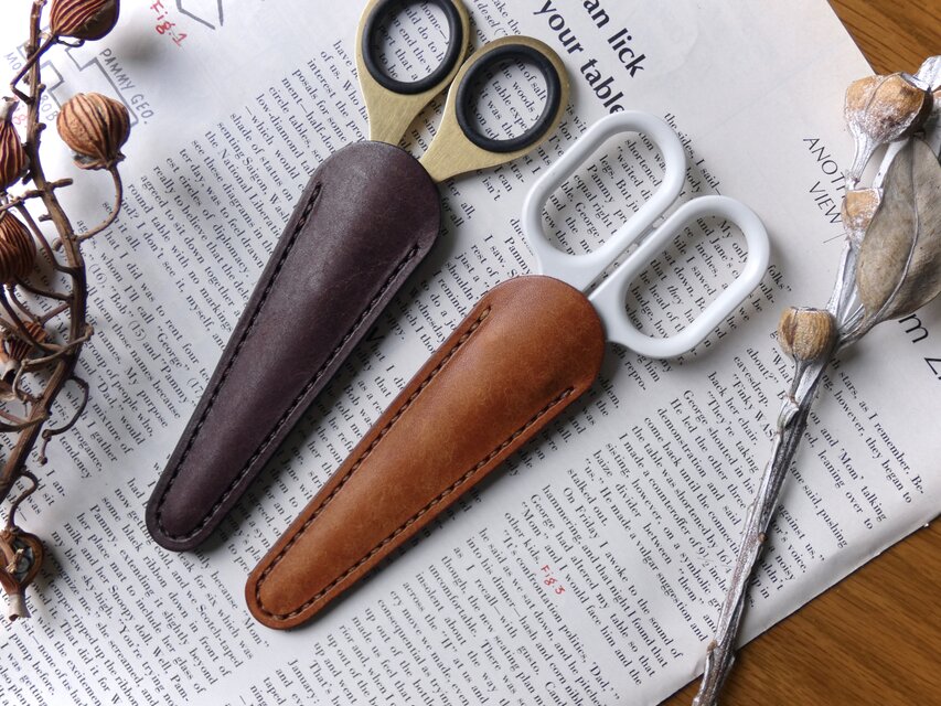 イタリア革のはさみケース／ダークブラウン | iichi 日々の暮らしを