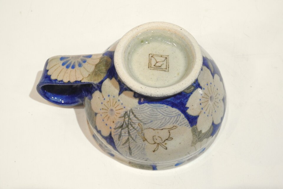 染付うさぎ文様コーヒーカップ（伊比井万貴） | iichi 日々の暮らしを
