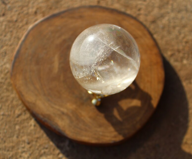 水晶丸玉 40mm | iichi 日々の暮らしを心地よくするハンドメイドや