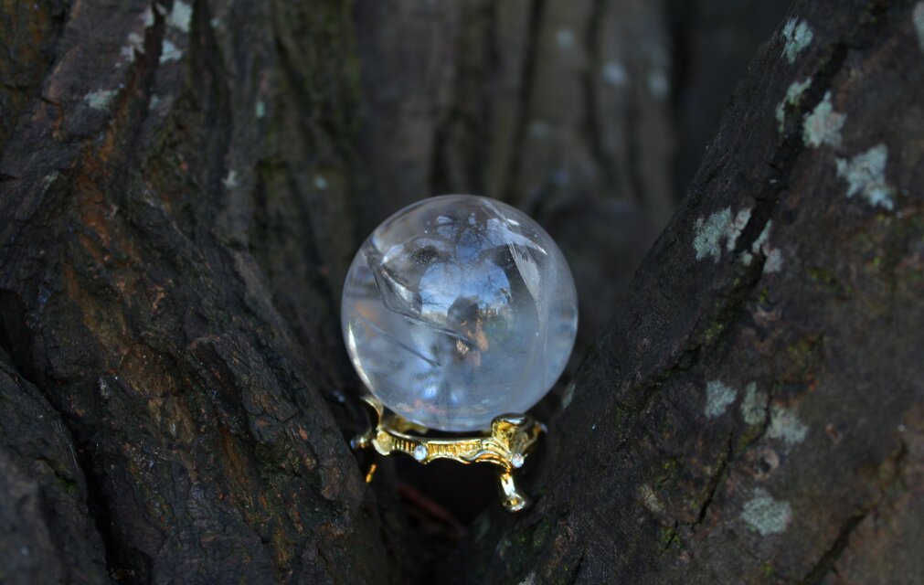 水晶丸玉 40mm | iichi 日々の暮らしを心地よくするハンドメイドや