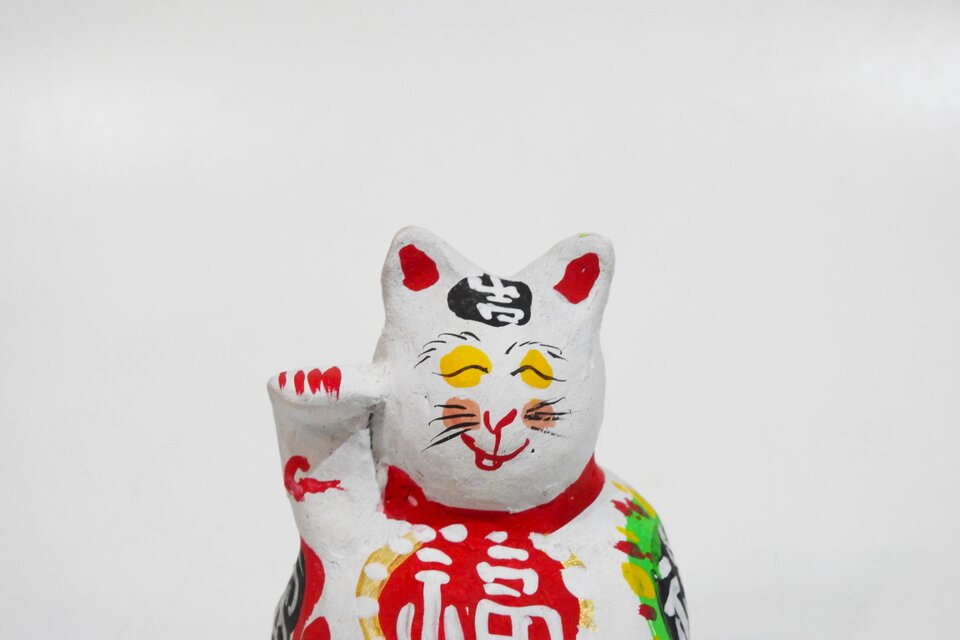 招き猫土人形（イビイnoriaki） | iichi 日々の暮らしを心地よくする