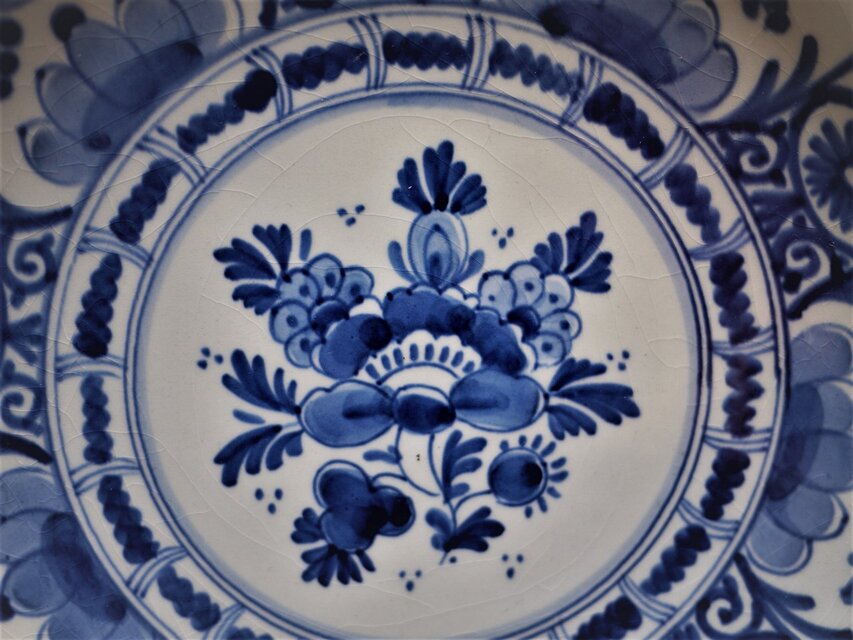 ロイヤルデルフト 花唐草絵飾皿 芙蓉手 青花染付 ファイアンス 伊万里