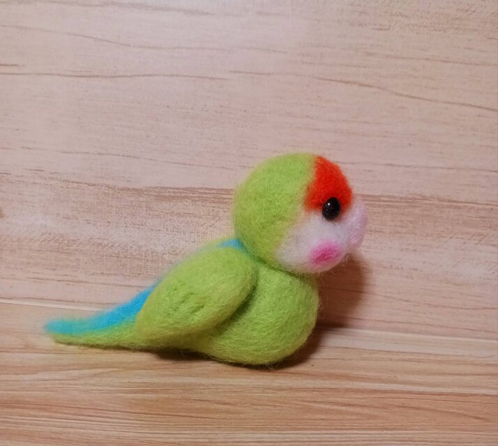 羊毛フェルト カラフルなインコ 癒しの手作り ハンドメイド | iichi