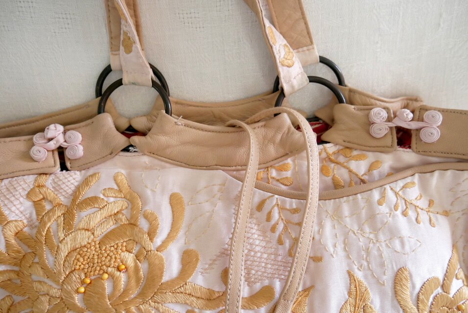 Jamin Puech Paris】淡いピンクにオレンジ色の菊花 シノワズリ刺しゅう