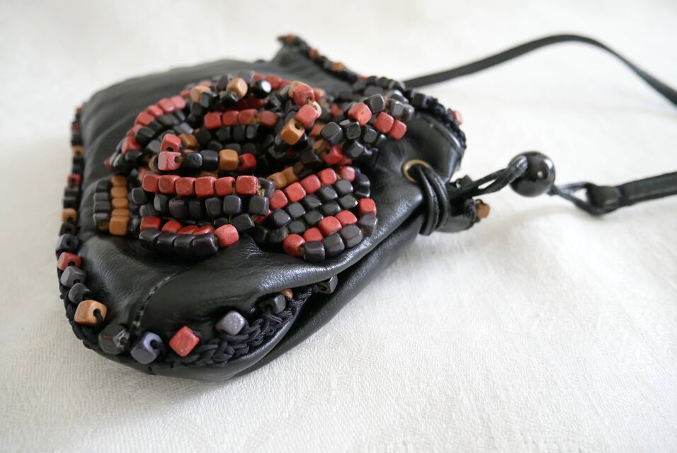 Jamin Puech Paris】ウッドビーズのコサージュ飾り 黒レザー スモール 