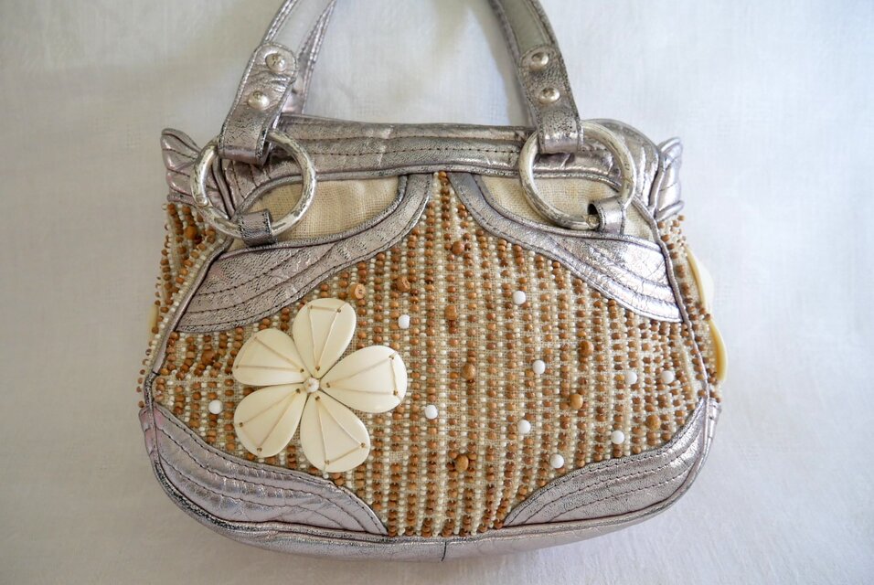 Jamin Puech Paris】ベージュ&シルバー色 フローラル柄モチーフ飾り 