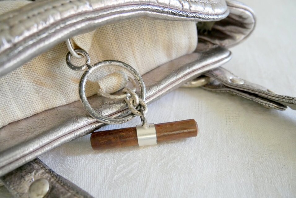 Jamin Puech Paris】ベージュ&シルバー色 フローラル柄モチーフ飾り 