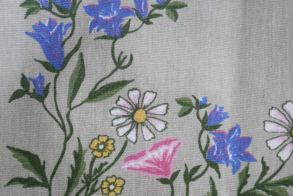 スウェーデンのヴィンテージ 花柄のリネン製テーブルクロス | iichi