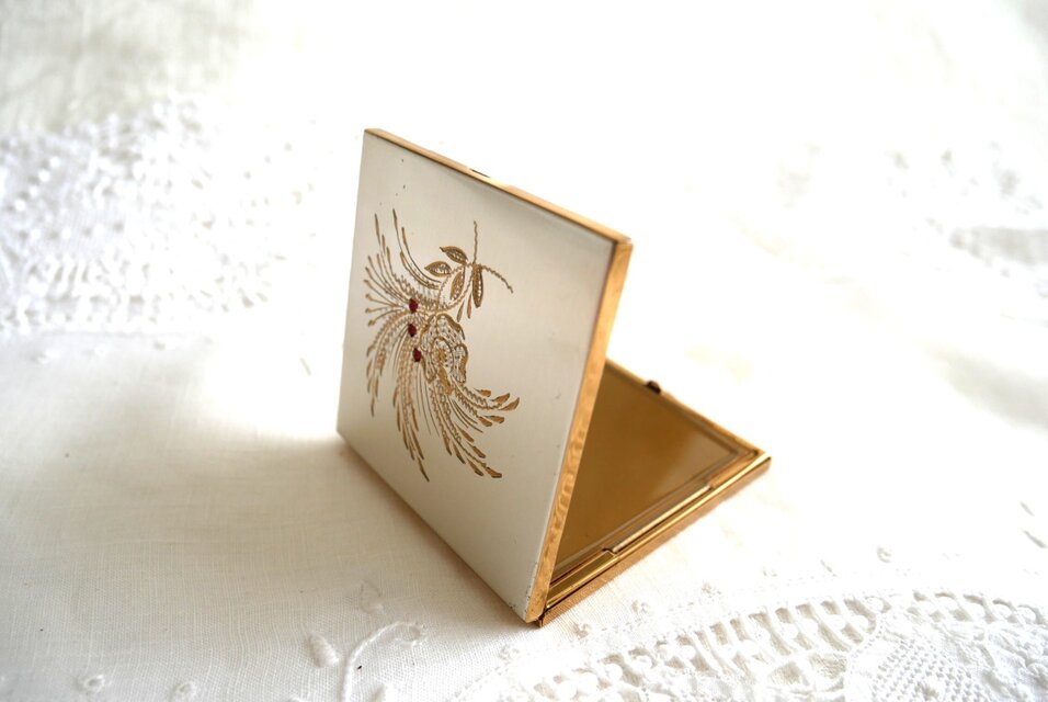 フランス製 薄型コンパクトケース 花のエングレービング飾り | iichi