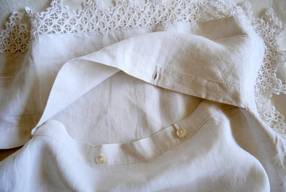 フランスのアンティーク【A】モノグラム刺繍とクロッシェレースの