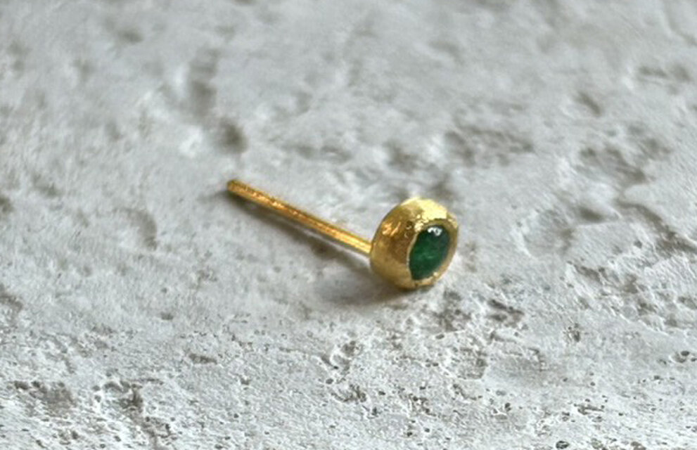 K24 Pure Gold+Emerald 天然エメラルド 2mm純金スタッドピアス 片耳