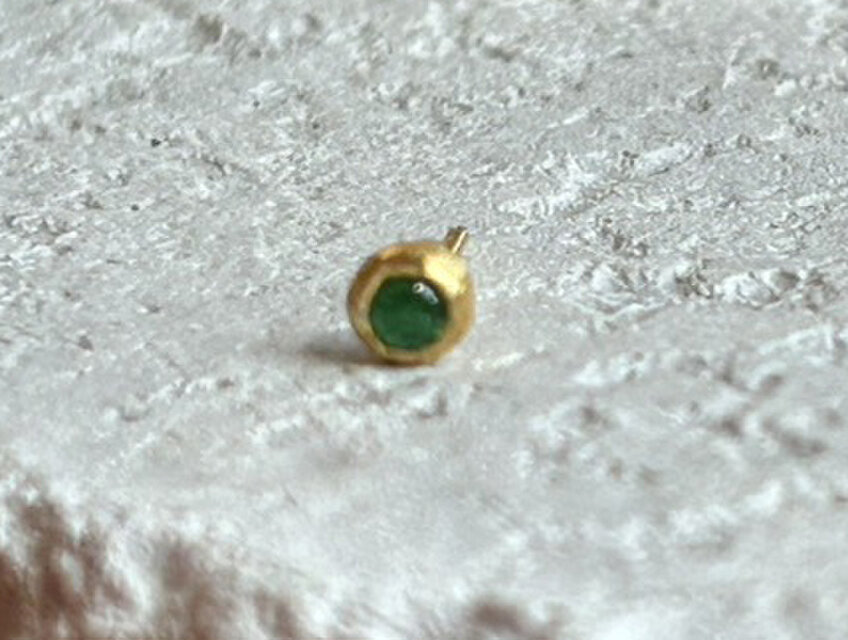K24 Pure Gold+Emerald 天然エメラルド 2mm純金スタッドピアス 片耳
