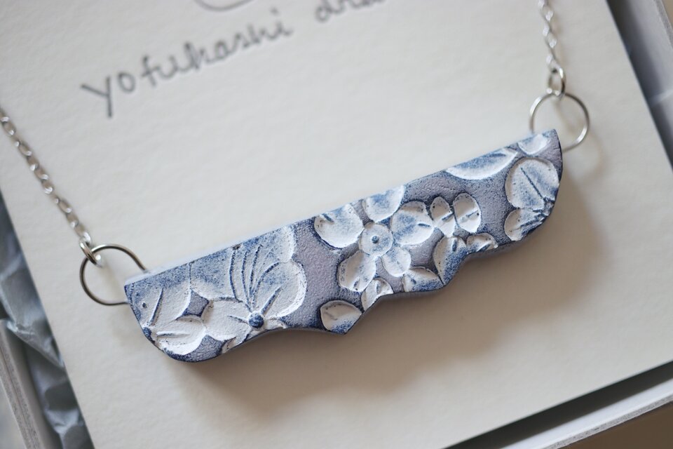 ハンドメイド ネックレス BAM! ポップアート Monogram — Collar Me Crazee