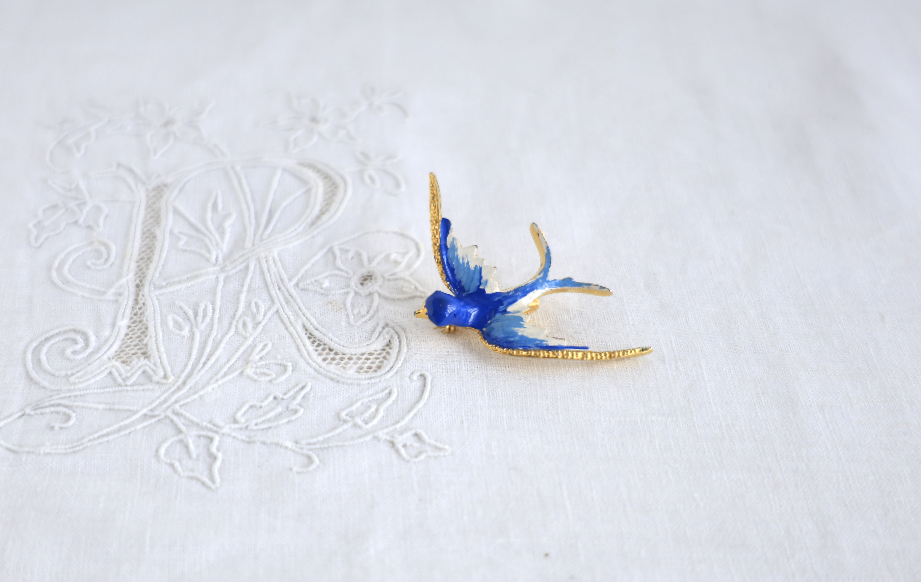 青い鳥のブローチ | iichi 日々の暮らしを心地よくするハンドメイドや