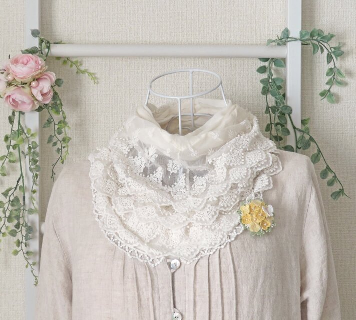 レース編み 菜の花とちょうちょのブローチ | iichi 日々の暮らしを